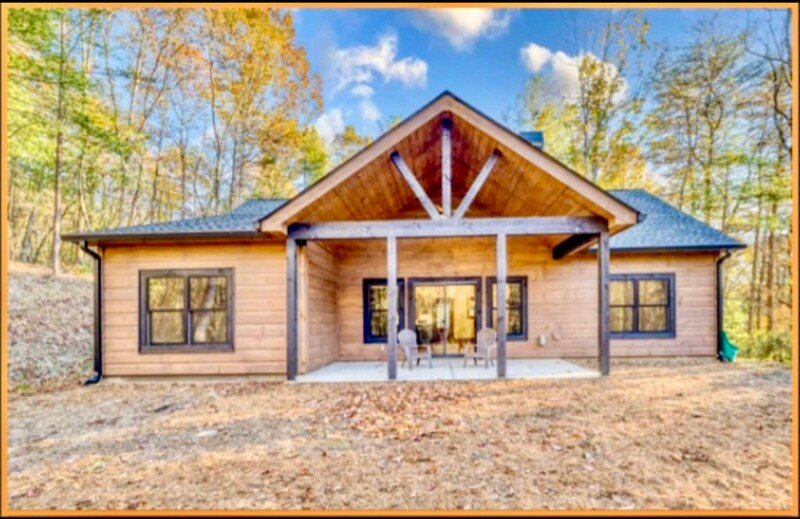 Building Photo - 224 E Ridge Ln