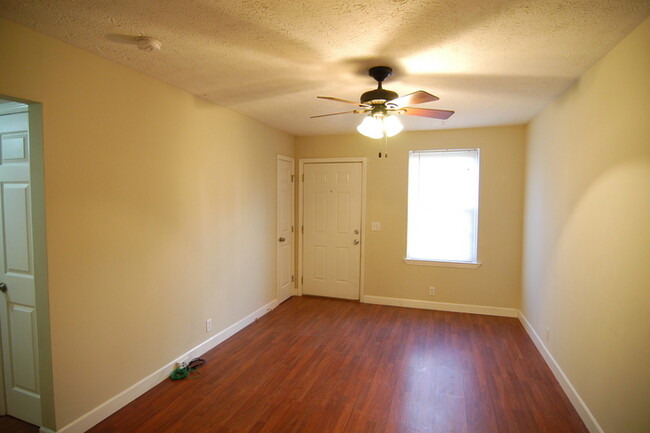 Building Photo - Renovated East Nashville Duplex!