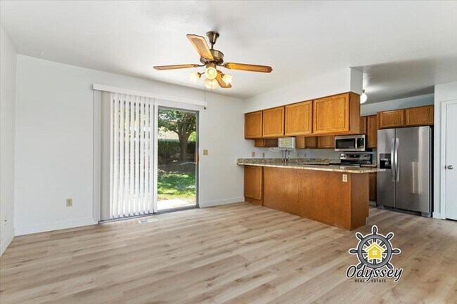 Building Photo - 2066 E 10095 S