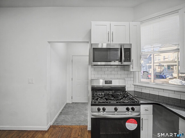 Building Photo - 144 Cottage St