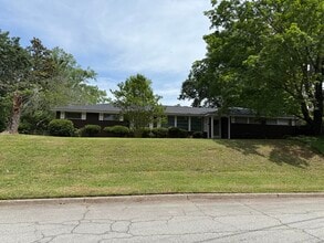 Building Photo - 1028 River Ridge Dr