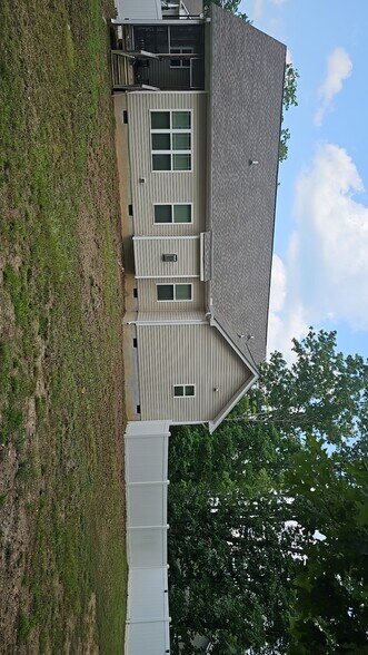 Building Photo - 20 Issy Hawk Way