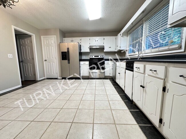 Building Photo - Adorable Townhome for Rent in Cahaba Heigh...