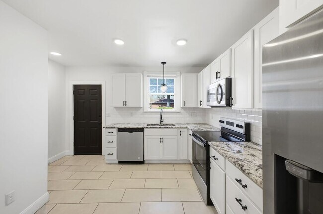 Building Photo - 417 S Huron Ave