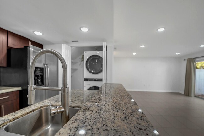 Building Photo - 4550 SW 68th Ct
