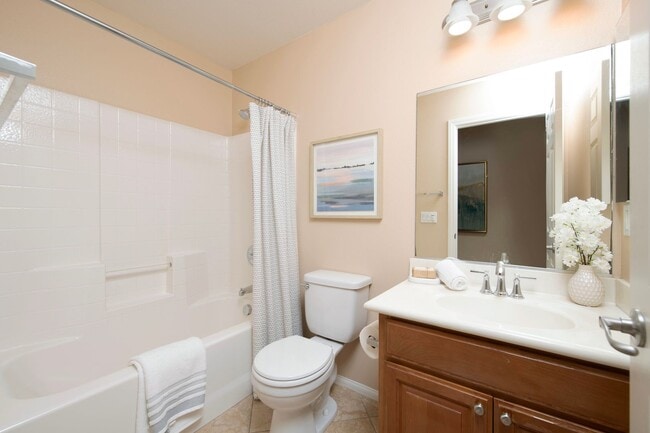 Building Photo - Homes Management - 2 Bed, 2 Bath Townhouse...