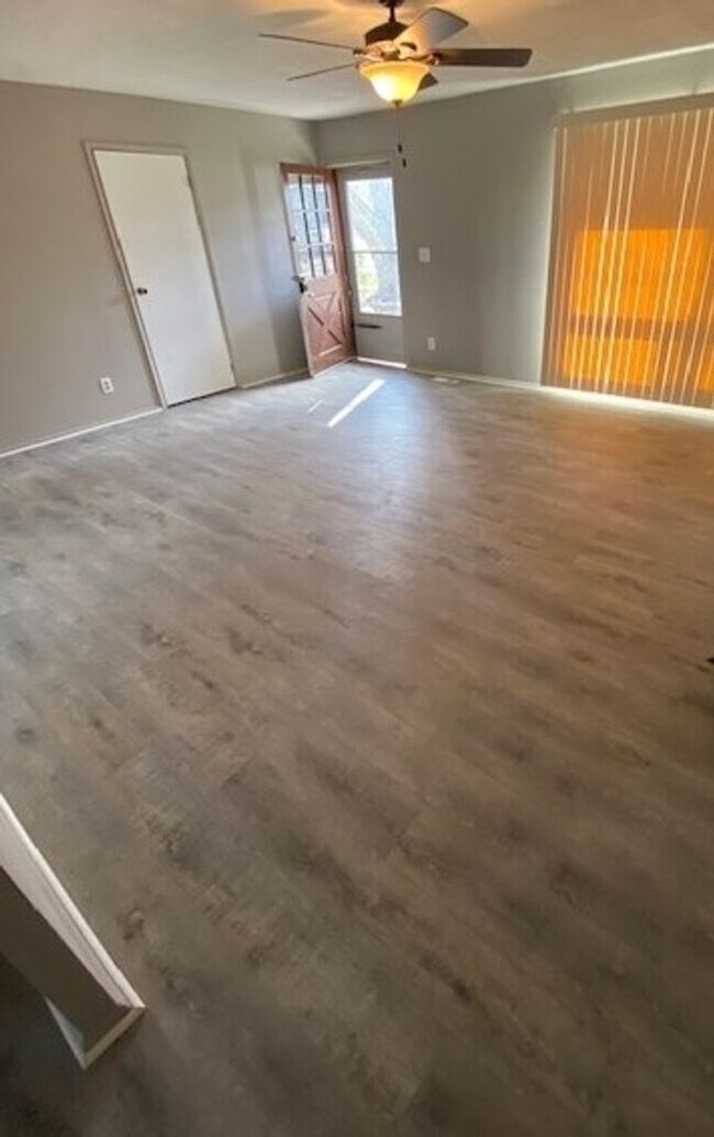 Building Photo - 606 Dogwood Dr