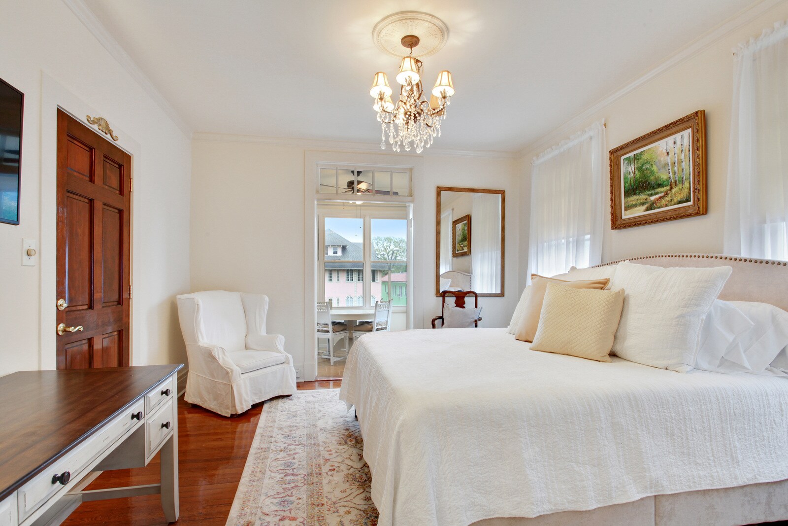 Building Photo - 4 Fontainebleau Dr