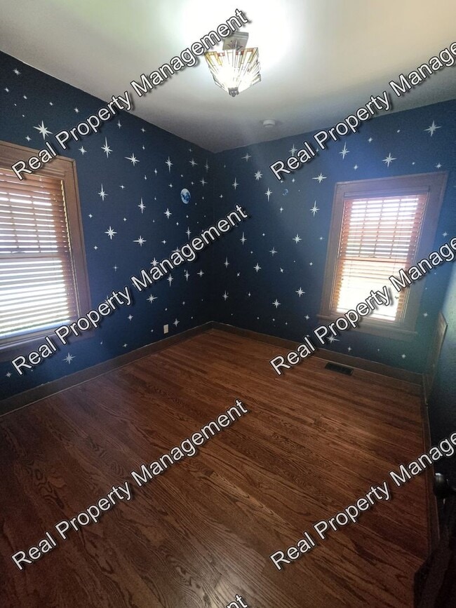 Building Photo - Charming Three Bedroom Ranch