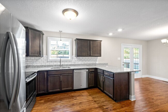Building Photo - Stunning home ready to make yours !