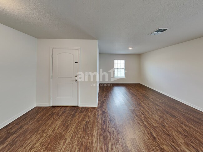 Building Photo - 823 Chatham Walk Dr