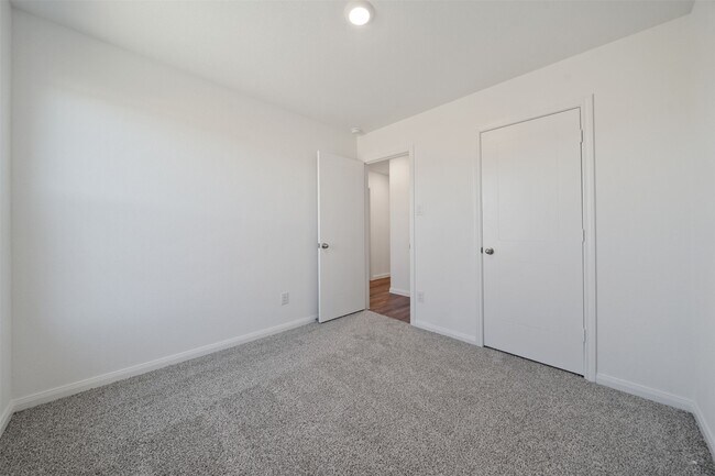 Building Photo - 12327 Sword Point Ct