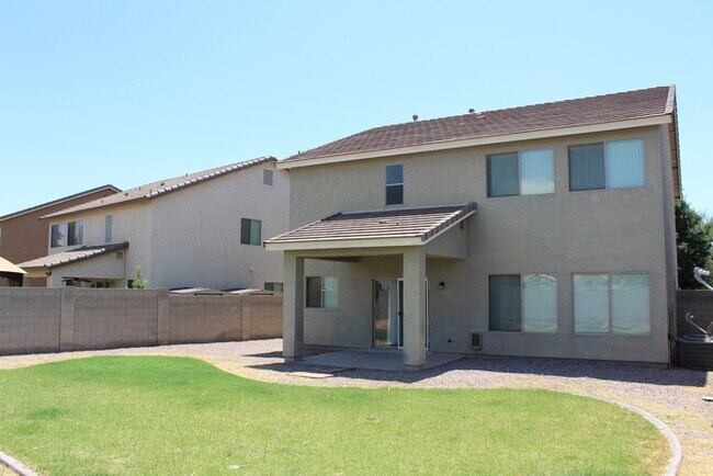Building Photo - Beautiful 4 bedroom 2.5 bath home located ...