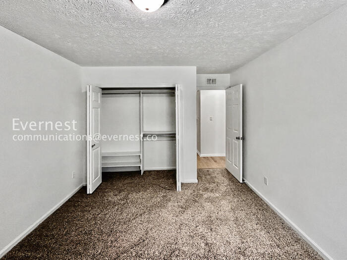 Building Photo - 438 The North Chace