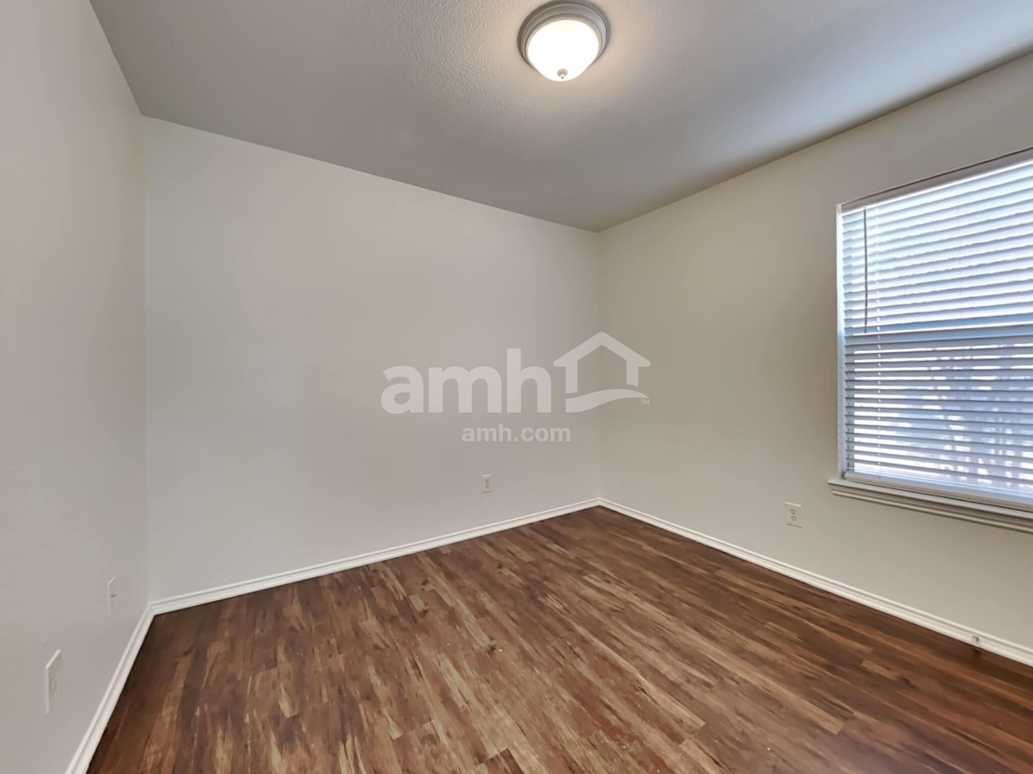 Building Photo - 916 Dixon Ln