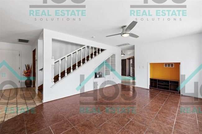 Building Photo - AMAZING FIND IN MWC