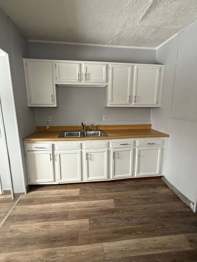 Building Photo - 4bd Single Collinwood Cash Pay/Section 8