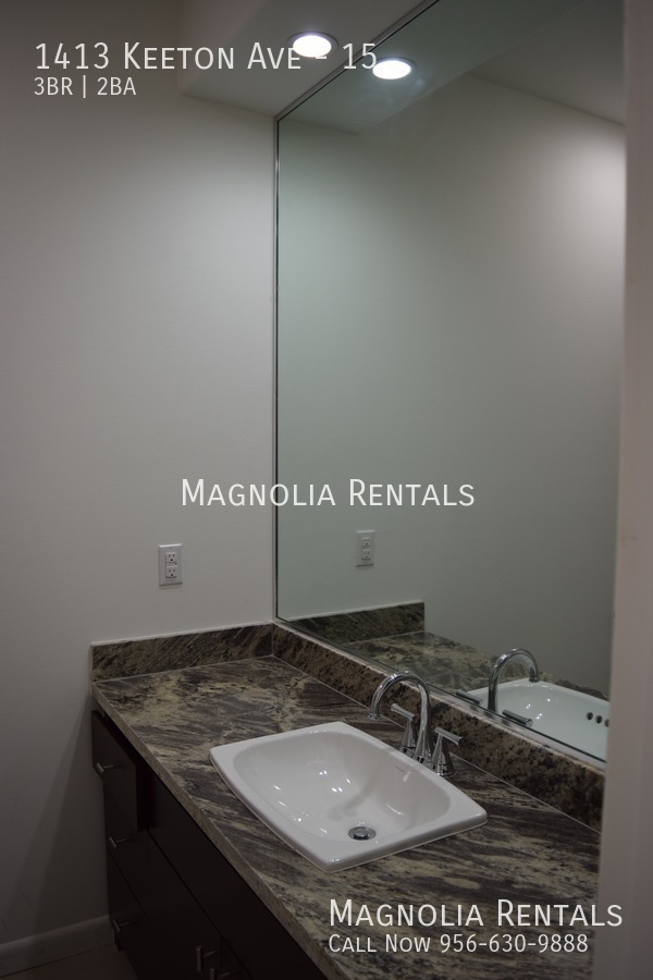 Building Photo - Las Jollas Condominiums II