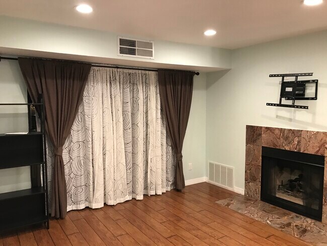 Building Photo - 9725 Mesa Springs Way