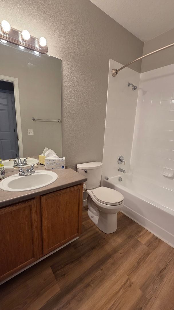 Building Photo - 3 Bedroom 2 Bath Home With Large Unfinished Basement