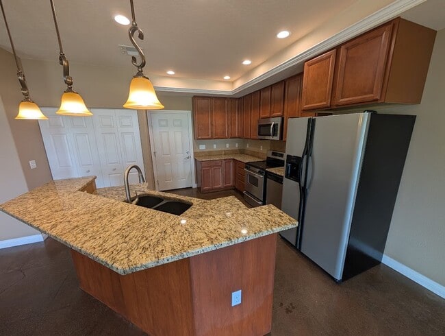 Building Photo - Gorgeous 3 Bed 2 Bath Clarkston Townhouse ...