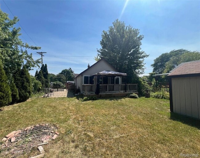 Building Photo - 15676 Frazho Rd
