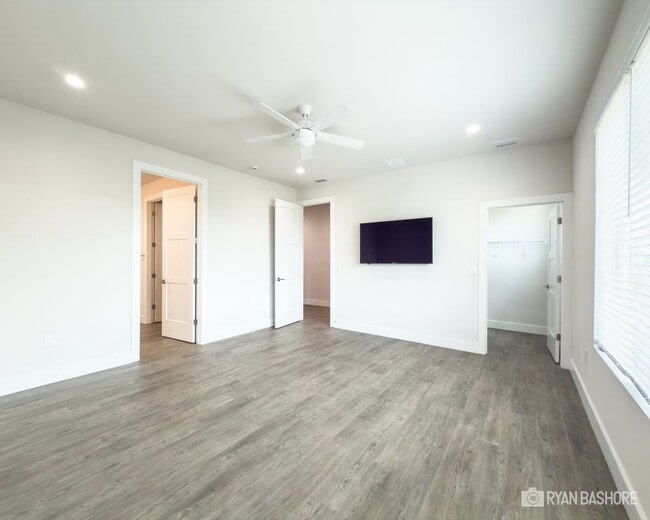 Building Photo - 627 Petit Wy