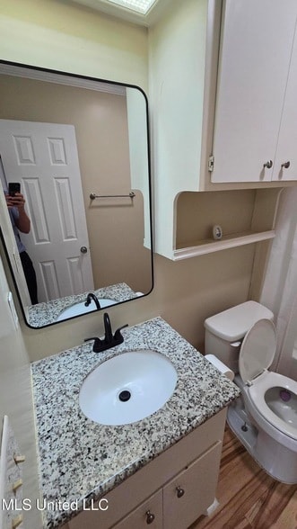 Building Photo - 933 Glastonbury Cir