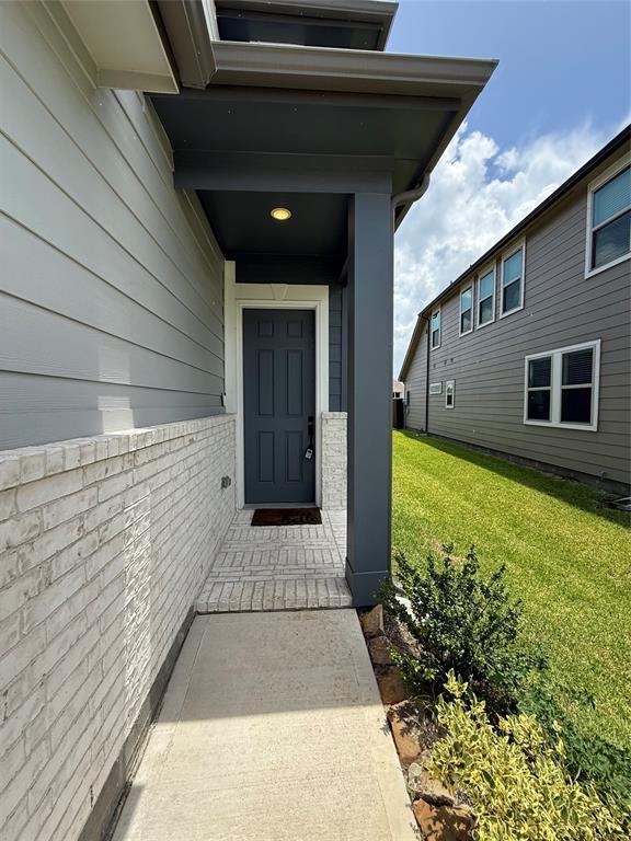 Building Photo - 5621 Hyde Park Dr