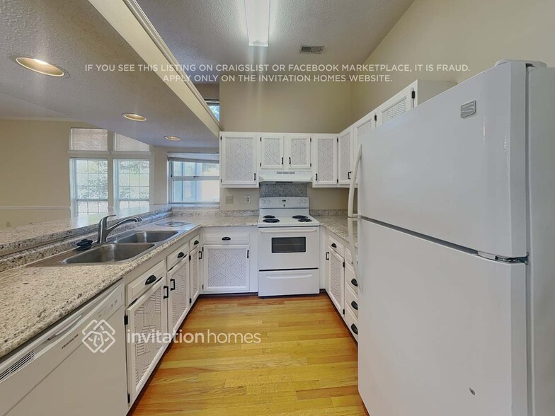 Building Photo - 14931 Rothwell Dr