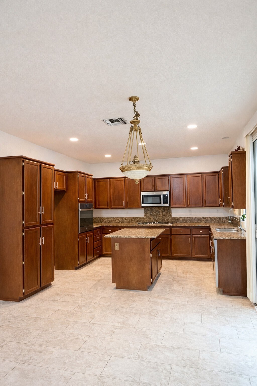 Building Photo - 632 Fisher Cir