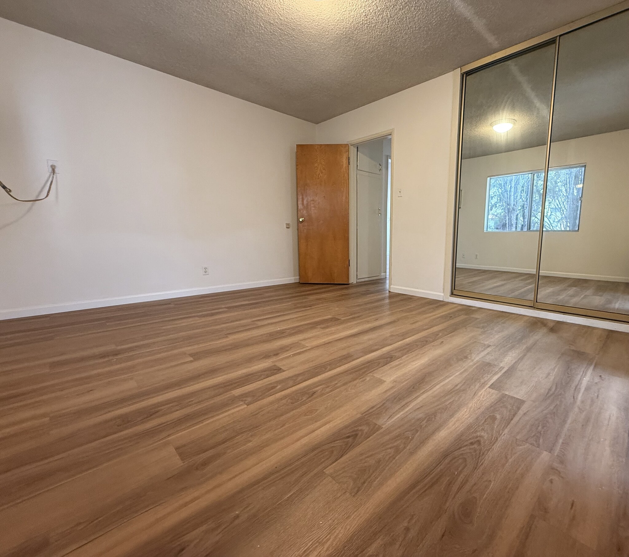 Building Photo - 330 E Fairview Ave