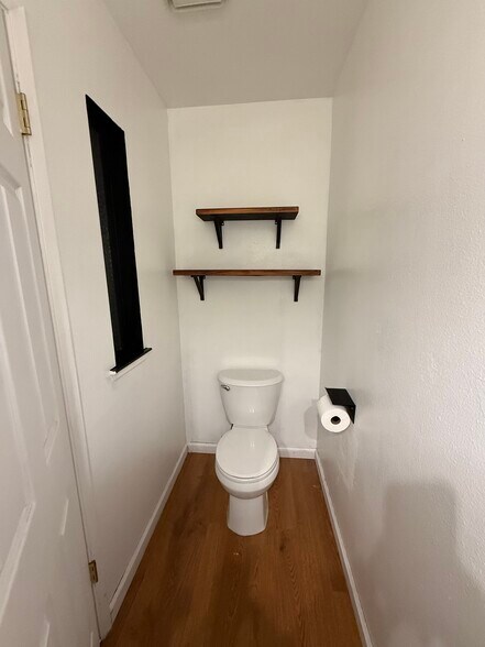 Building Photo - 1868 Cherokee Dr