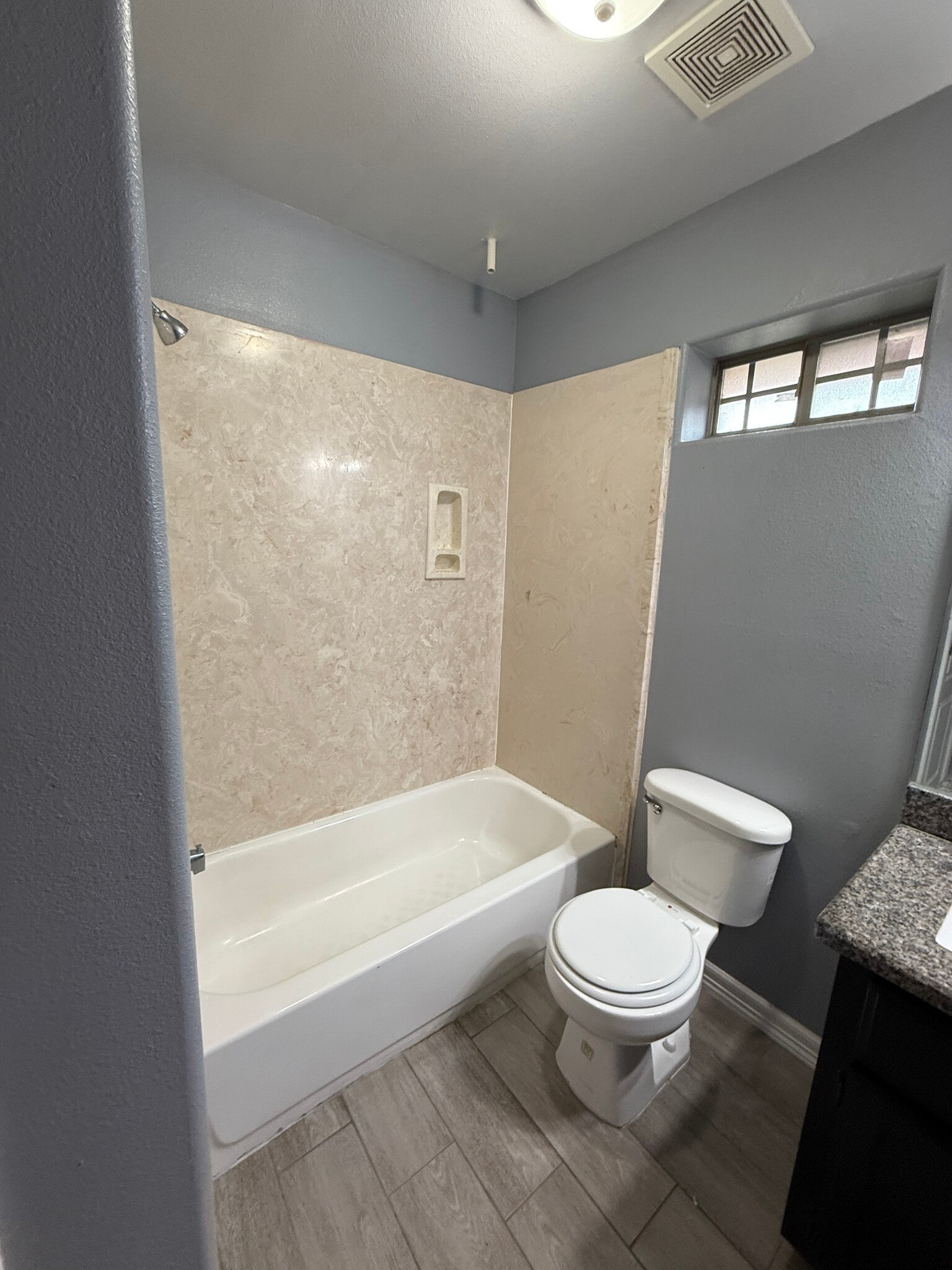 Unit C: Guest Bathroom - 302 W Amy Dr