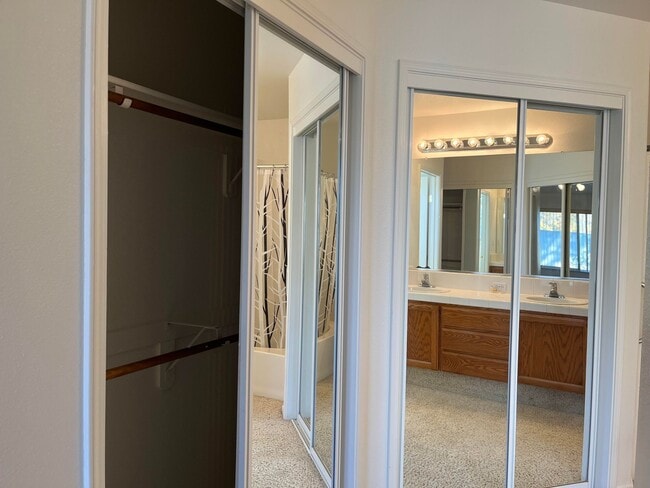 Building Photo - 686 Millbrook St