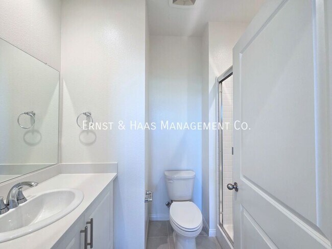 Building Photo - 2420 E Lincoln Ave