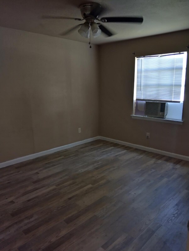 Building Photo - 3215 Clarksville St