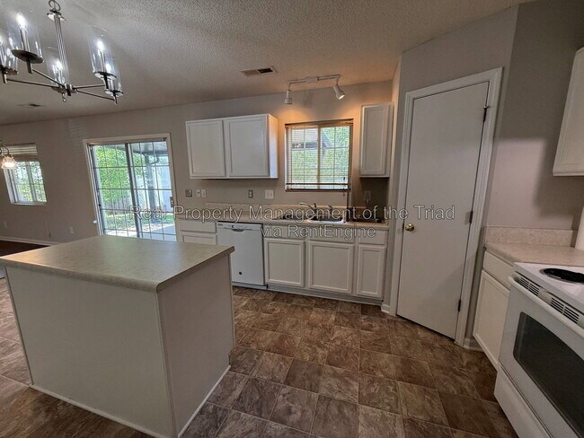 Building Photo - 809 Topsail Dr