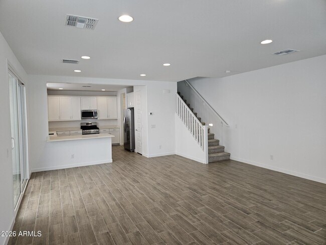 Building Photo - 3357 S Primrose