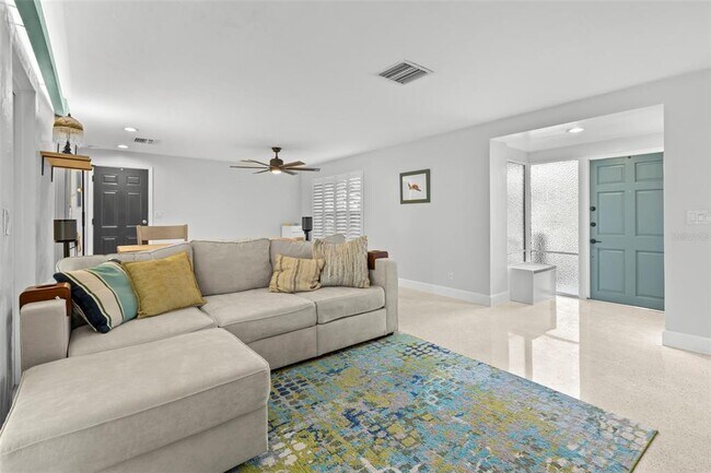 Building Photo - 320 Lake Maggiore Blvd S
