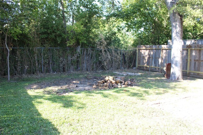 Building Photo - 2914 Pitzlin St