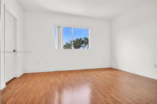 Building Photo - 14815 SW 9th Ln
