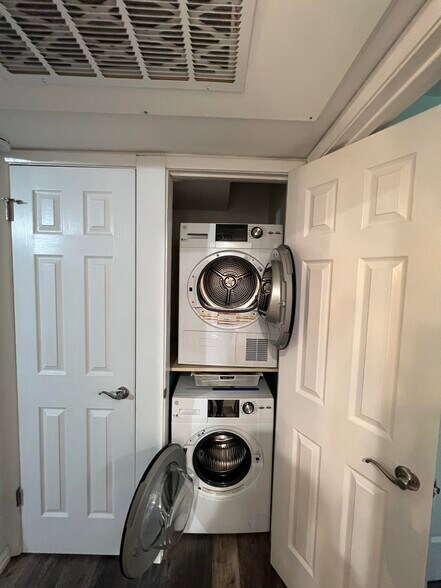 In unit washer and dryer - 4340 Cedar Springs Rd