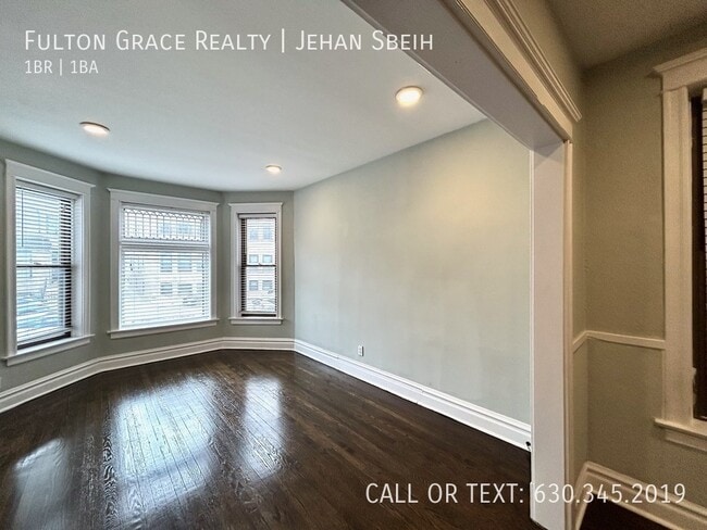 Building Photo - 910 W Addison St