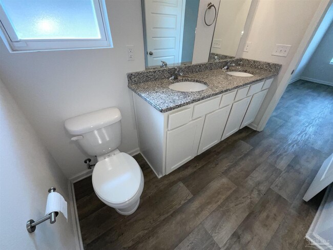 Building Photo - 7835 Lakeside Oaks Dr