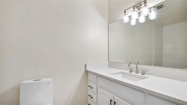 Building Photo - Renovated Waterfront Home