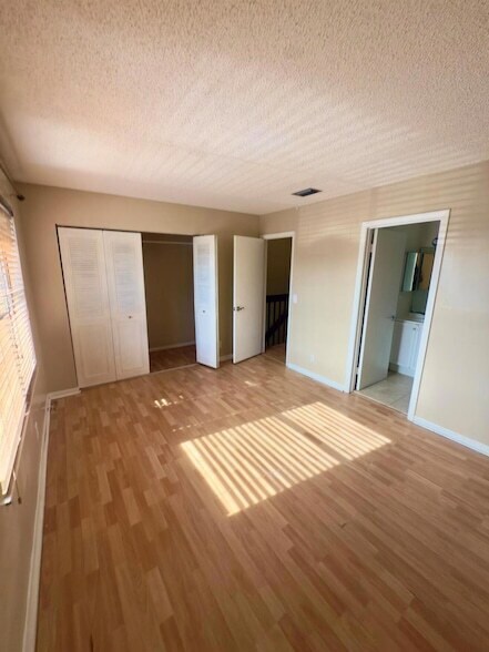 Building Photo - 799 Hill Dr