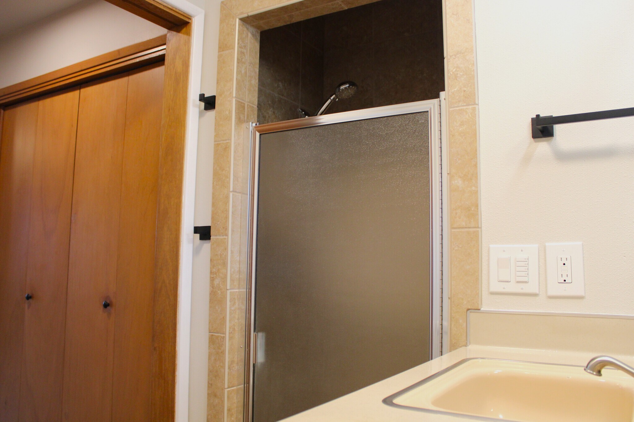 Building Photo - 2733 Debord Dr