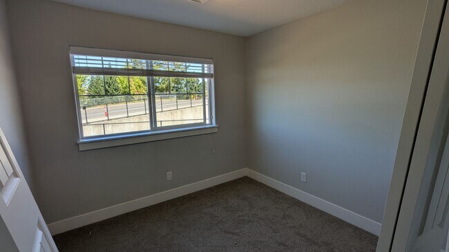 Building Photo - BIGFIR1055-1057
