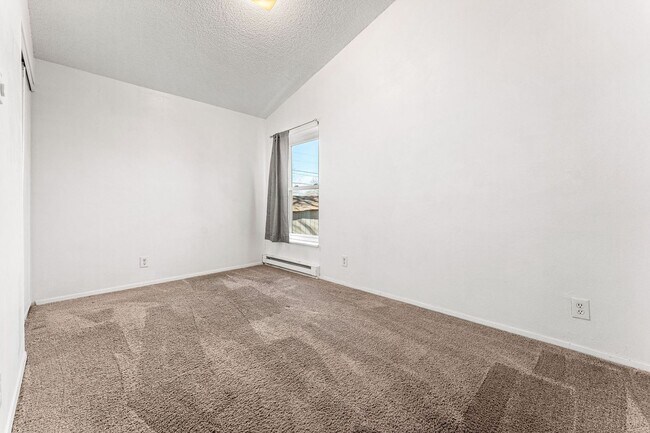 Building Photo - Great location near City Park!